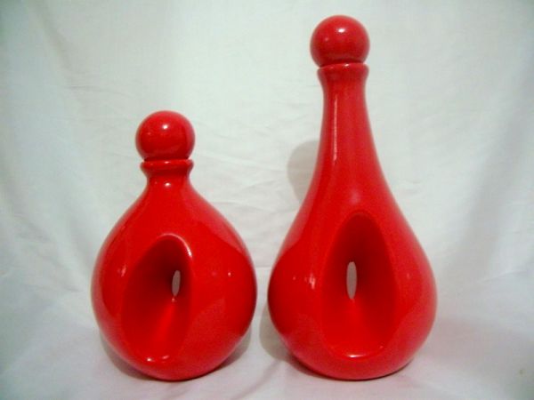 Conjunto de jarros vazados com tampa vermelho